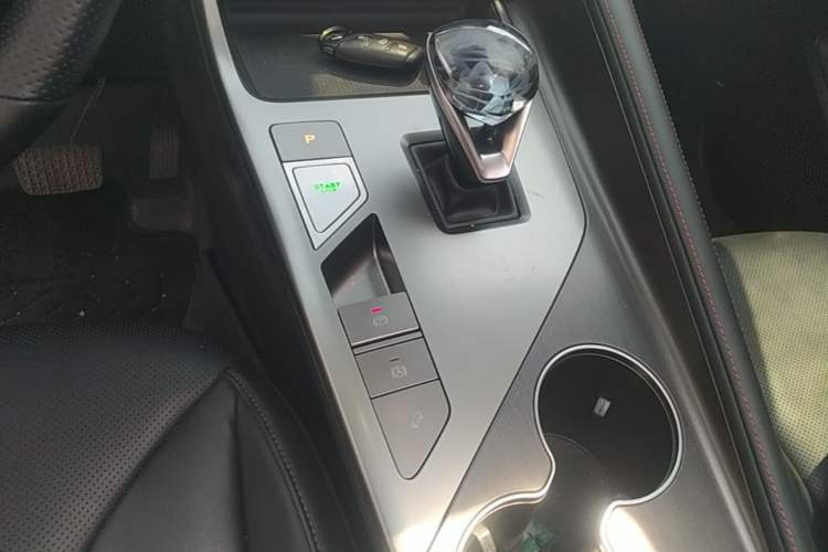 Used Roewe RX5 2023 1.5T Elite Edition Gear Lever