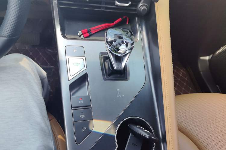 Used Roewe RX5 2023 1.5T Elite Edition Gear Lever