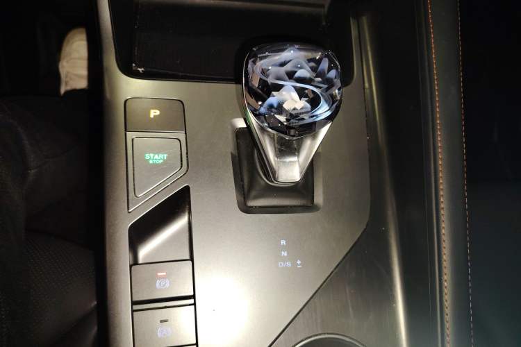 Used Roewe RX5 2023 1.5T Luxury Sliding-Screen Version Gear Lever