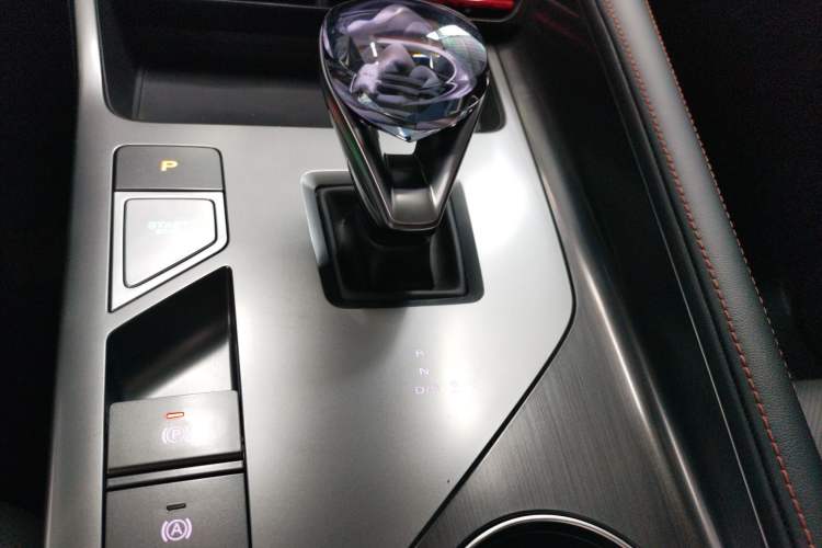 Used Roewe RX5 2023 1.5T Elite Edition Gear Lever
