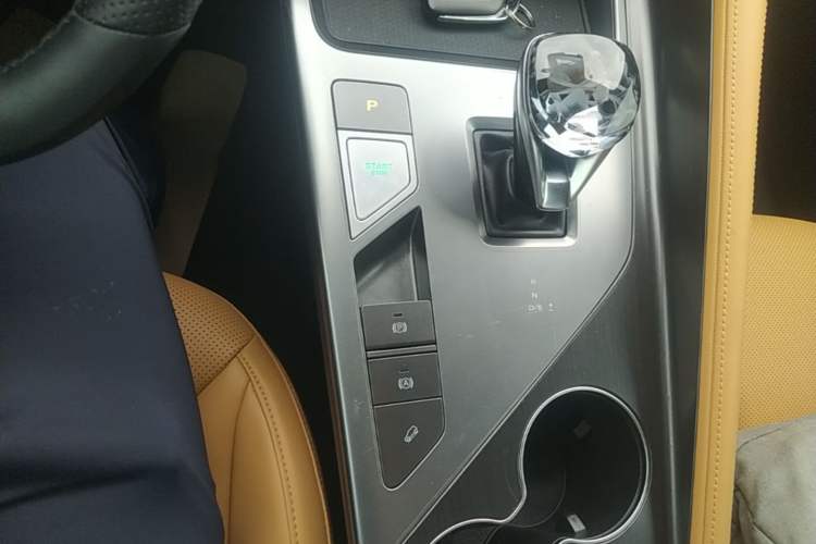 Used Roewe RX5 2023 1.5T Luxury Sliding-Screen Version Gear Lever