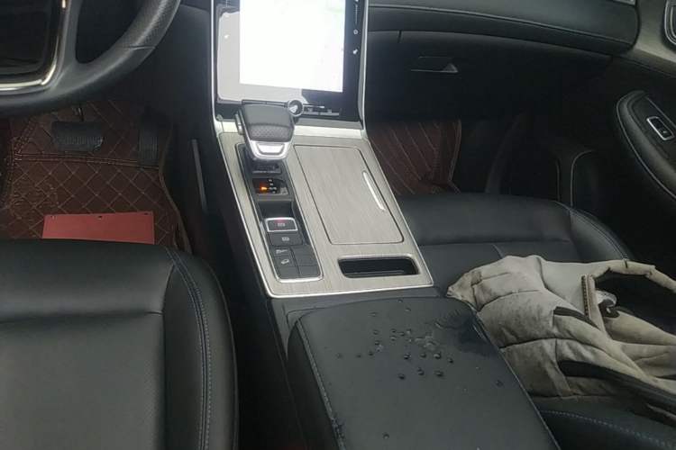 Used Roewe RX5 2023 PLUS 330TGI Automatic Trendsetting Smart Edition Gear Lever
