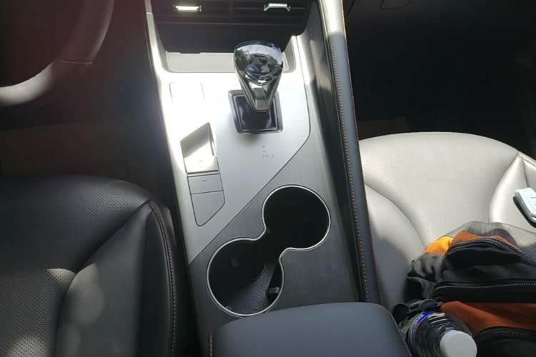Used Roewe RX5 2023 1.5T Elite Edition Gear Lever