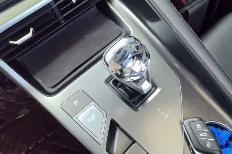 Used Roewe RX5 2023 1.5T Prestige Sliding-Screen Version Gear Lever