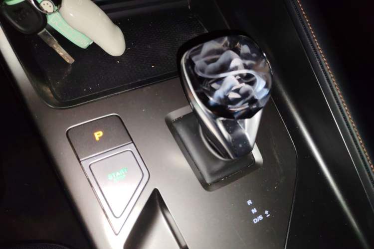 Used Roewe RX5 2023 1.5T Elite Edition Gear Lever