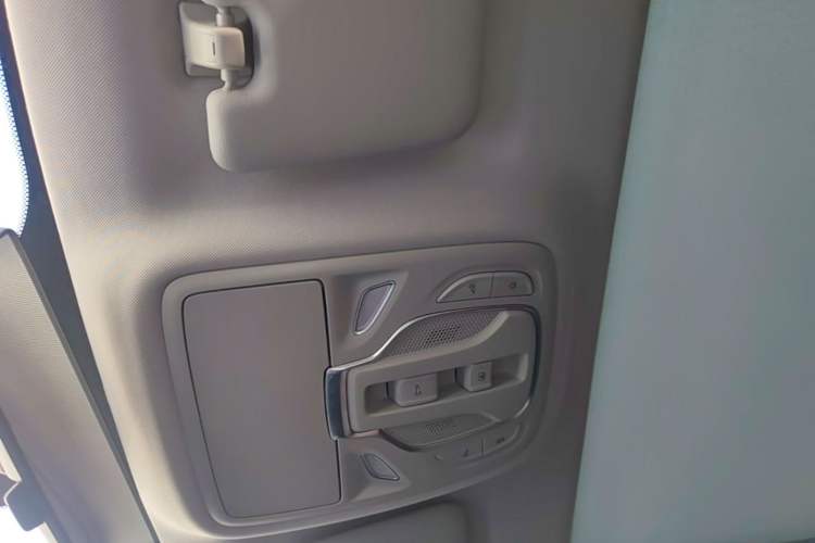 Used Roewe RX5 2023 PLUS 330TGI Automatic Trendsetting Smart Edition Headliner