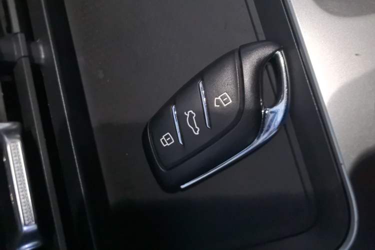 Used Roewe RX5 2023 1.5T Luxury Sliding-Screen Version Interior 1