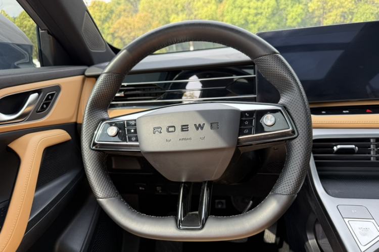 Used Roewe RX5 2023 1.5T Prestige Sliding-Screen Version Interior 2