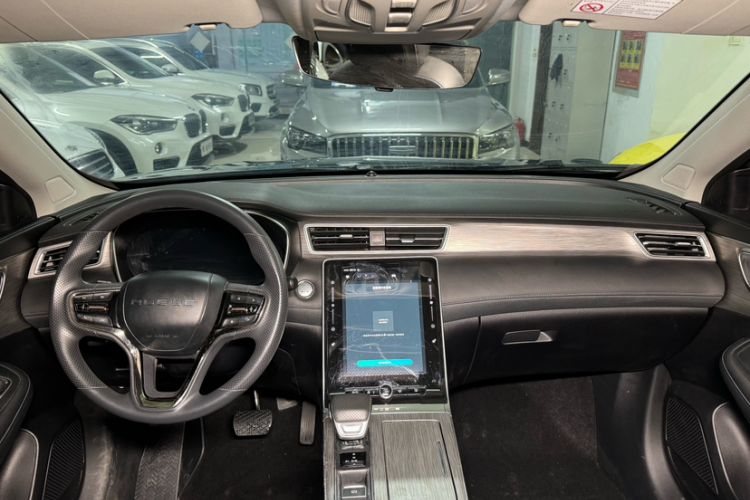 Used Roewe RX5 2023 PLUS 330TGI Automatic Trendsetting Smart Edition Interior 3
