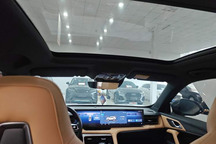 Used Roewe RX5 2023 1.5T Luxury Sliding-Screen Version Interior 3