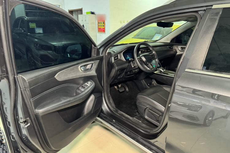 Used Roewe RX5 2023 PLUS 330TGI Automatic Trendsetting Smart Edition Interior 9