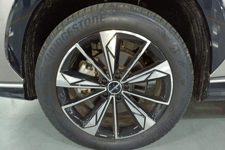 Used Roewe RX5 2023 1.5T Elite Edition Left Front Wheel Hub