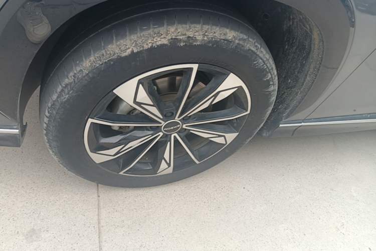 Used Roewe RX5 2023 1.5T Prestige Sliding-Screen Version Left Front Wheel Hub