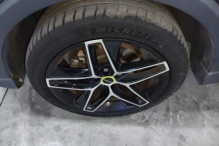 Used Roewe RX5 2023 PLUS 330TGI Automatic Trendsetting Smart Edition Left Front Wheel Hub