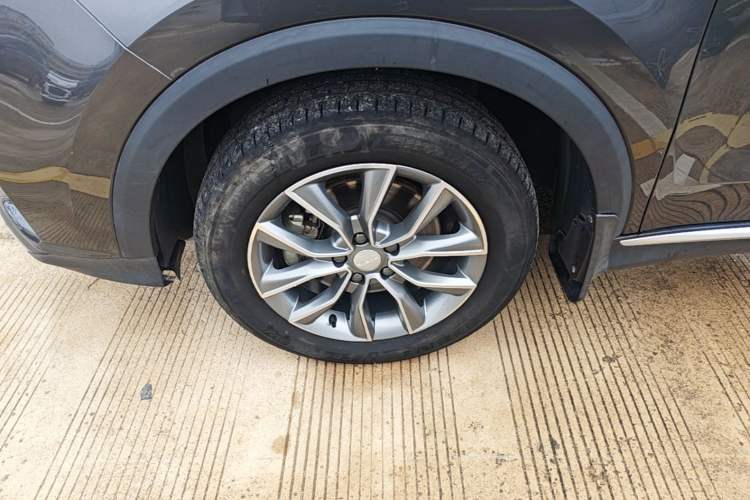 Used Roewe RX5 2023 PLUS 330TGI Automatic Trendsetting Smart Edition Left Front Wheel Hub