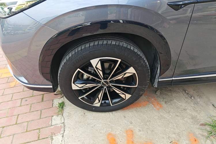 Used Roewe RX5 2023 1.5T Luxury Sliding-Screen Version Left Front Wheel Hub
