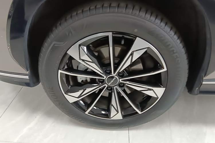 Used Roewe RX5 2023 1.5T Elite Edition Left Front Wheel Hub