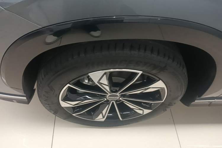 Used Roewe RX5 2023 1.5T Elite Edition Left Front Wheel Hub