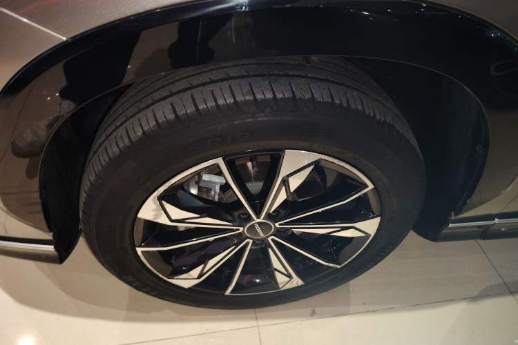 Used Roewe RX5 2023 1.5T Luxury Sliding-Screen Version Left Front Wheel Hub