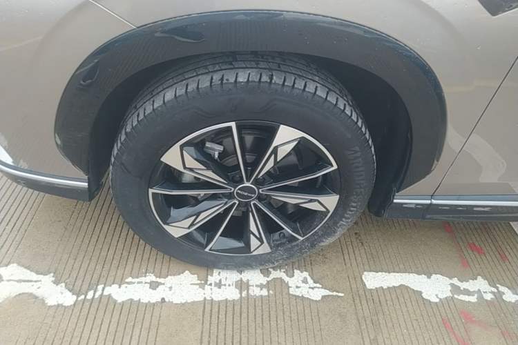 Used Roewe RX5 2023 1.5T Luxury Sliding-Screen Version Left Front Wheel Hub