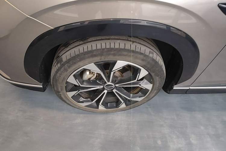 Used Roewe RX5 2023 1.5T Prestige Sliding-Screen Version Left Front Wheel Hub