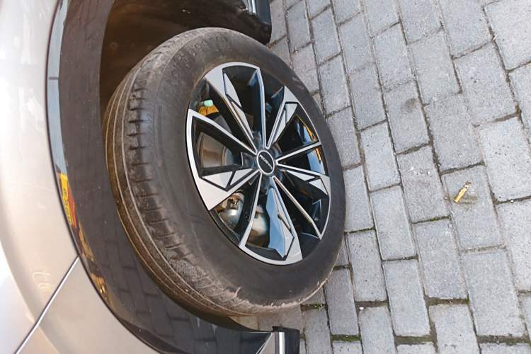 Used Roewe RX5 2023 1.5T Elite Edition Left Front Wheel Hub