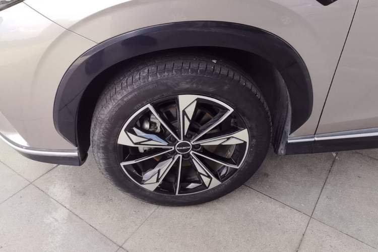 Used Roewe RX5 2023 1.5T Prestige Sliding-Screen Version Left Front Wheel Hub
