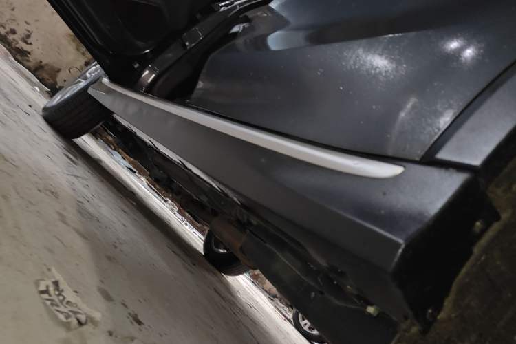 Used Roewe RX5 2023 PLUS 330TGI Automatic Trendsetting Smart Edition Left Side Sill