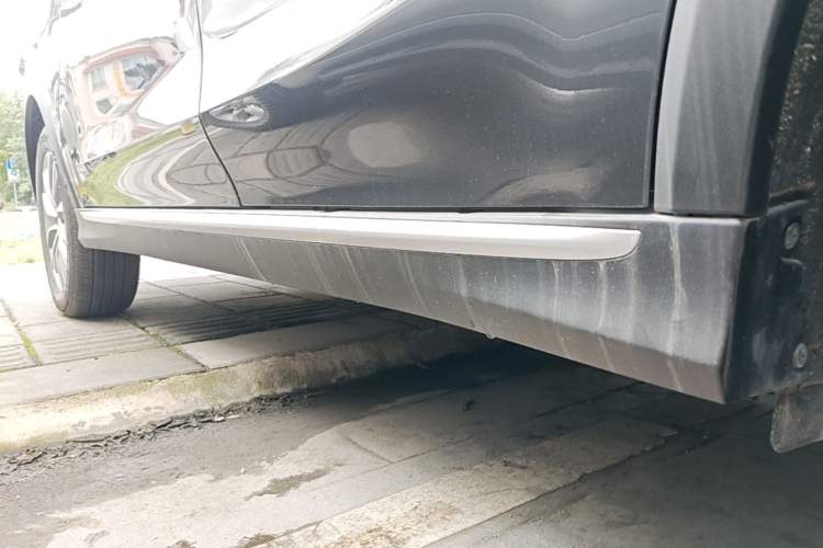 Used Roewe RX5 2023 PLUS 330TGI Automatic Trendsetting Smart Edition Left Side Sill