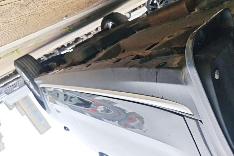 Used Roewe RX5 2023 PLUS 330TGI Automatic Trendsetting Smart Edition Left Side Sill