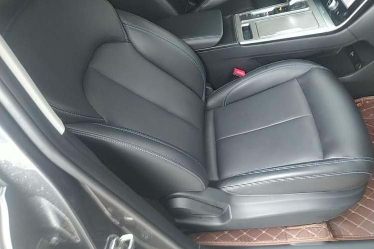Used Roewe RX5 2023 PLUS 330TGI Automatic Trendsetting Smart Edition Right Front Seat