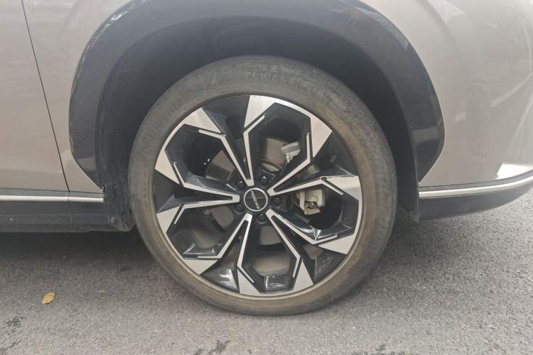 Used Roewe RX5 2023 1.5T Prestige Sliding-Screen Version Right Front Wheel Hub