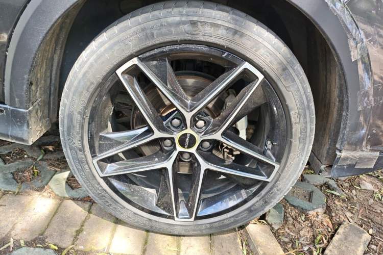 Used Roewe RX5 2023 PLUS 330TGI Automatic Trendsetting Smart Edition Right Front Wheel Hub