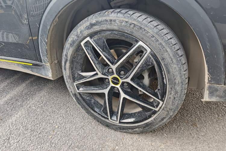 Used Roewe RX5 2023 PLUS 330TGI Automatic Trendsetting Smart Edition Right Front Wheel Hub