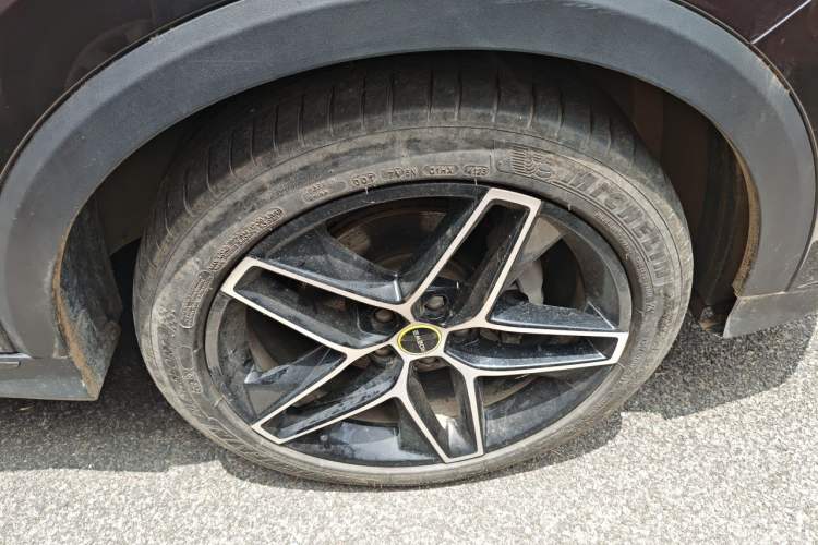 Used Roewe RX5 2023 PLUS 330TGI Automatic Trendsetting Smart Edition Right Front Wheel Hub