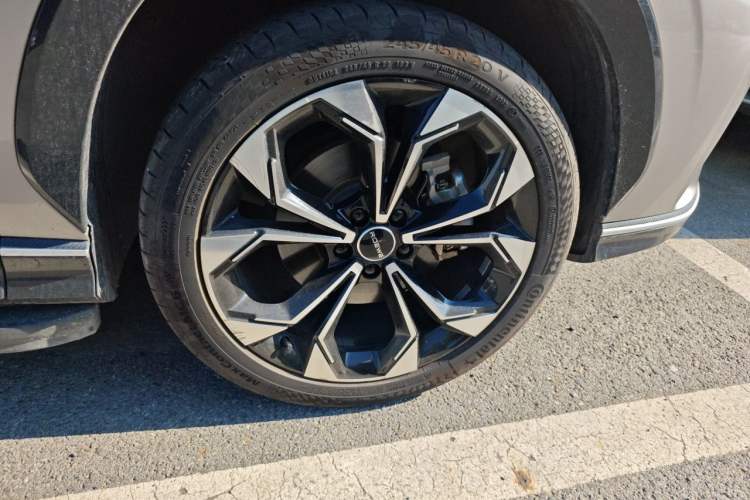 Used Roewe RX5 2023 1.5T Prestige Sliding-Screen Version Right Front Wheel Hub