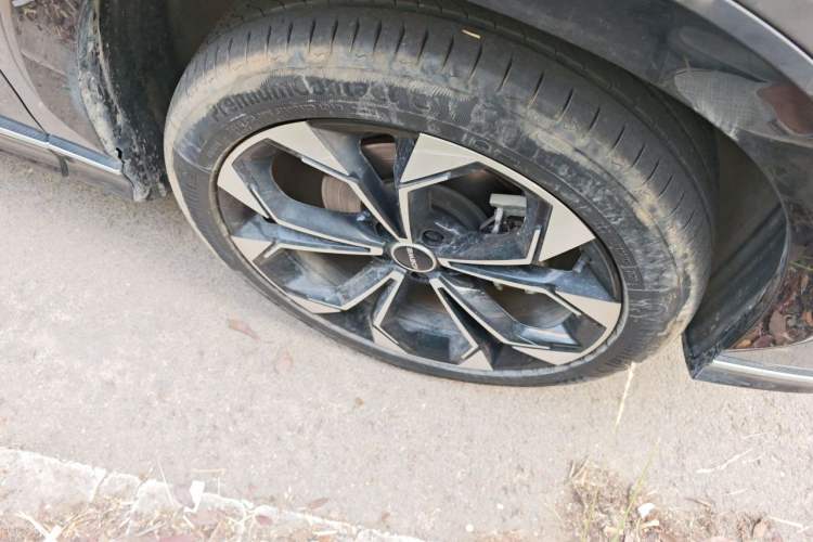 Used Roewe RX5 2023 1.5T Prestige Sliding-Screen Version Right Front Wheel Hub