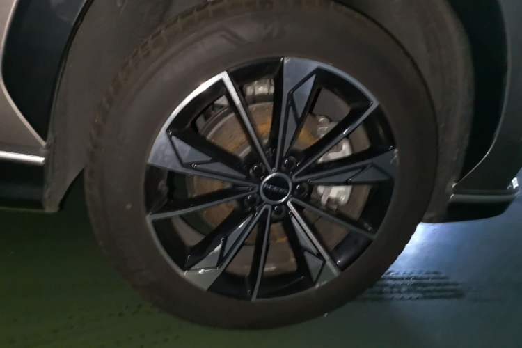 Used Roewe RX5 2023 PLUS 330TGI Automatic Trendsetting Smart Edition Right Front Wheel Hub