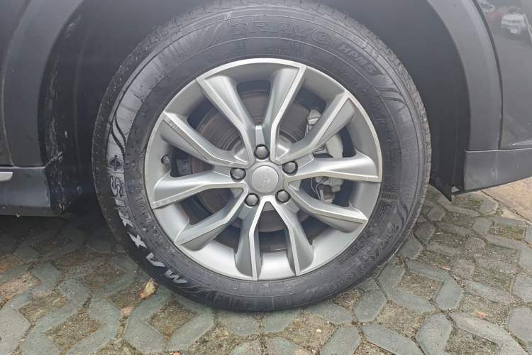 Used Roewe RX5 2023 PLUS 330TGI Automatic Trendsetting Smart Edition Right Front Wheel Hub