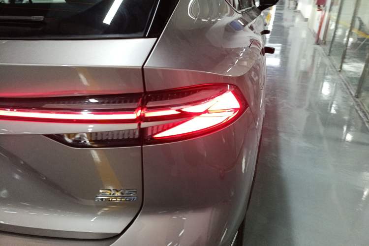 Used Roewe RX5 2023 1.5T Elite Edition Right Rear Taillight