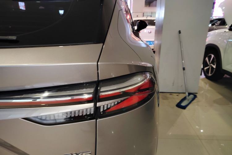 Used Roewe RX5 2023 1.5T Luxury Sliding-Screen Version Right Rear Taillight