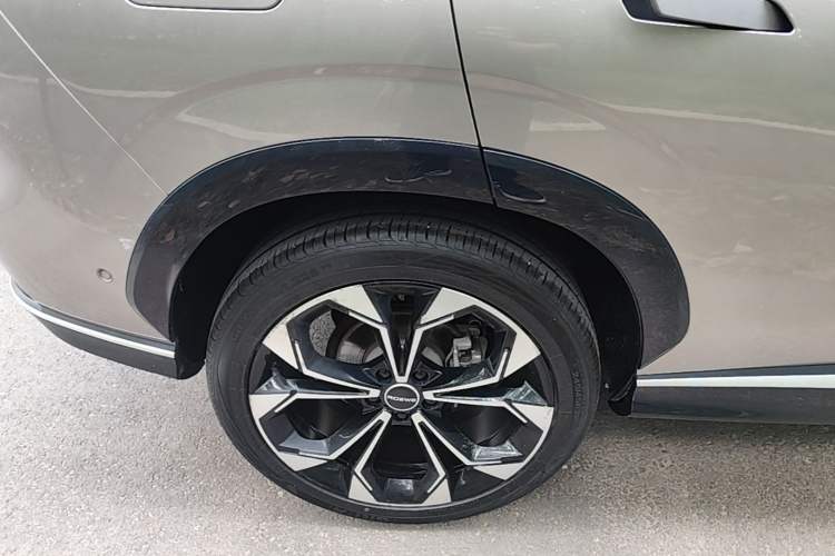 Used Roewe RX5 2023 1.5T Flagship Intelligent Driving Edition Right Rear Wheel Hub