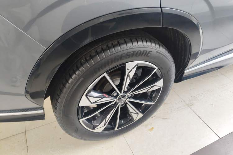 Used Roewe RX5 2023 1.5T Luxury Sliding-Screen Version Right Rear Wheel Hub