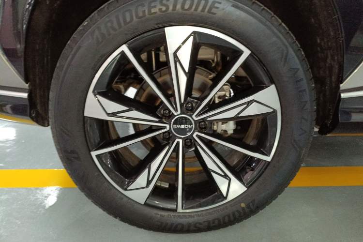 Used Roewe RX5 2023 1.5T Elite Edition Right Rear Wheel Hub