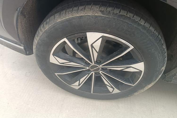 Used Roewe RX5 2023 1.5T Prestige Sliding-Screen Version Right Rear Wheel Hub