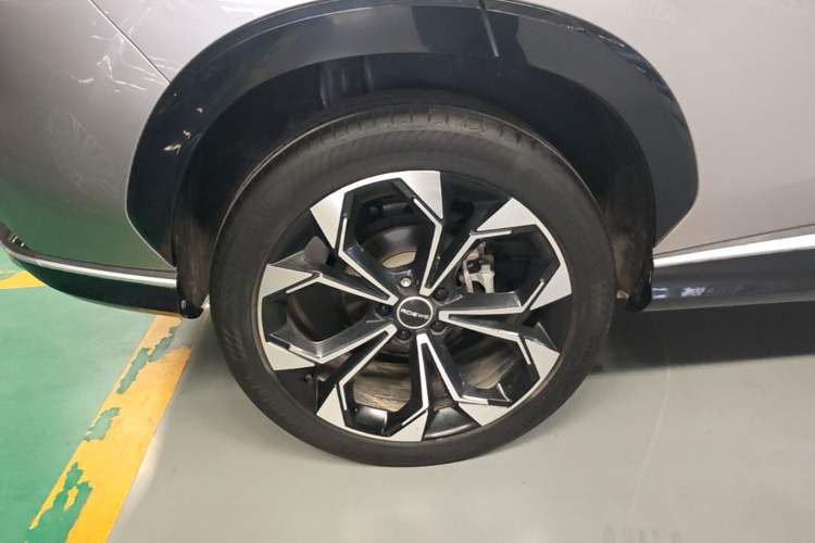 Used Roewe RX5 2023 1.5T Prestige Sliding-Screen Version Right Rear Wheel Hub