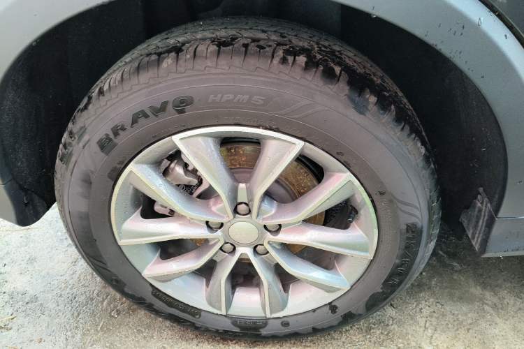 Used Roewe RX5 2023 PLUS 330TGI Automatic Trendsetting Smart Edition Right Rear Wheel Hub