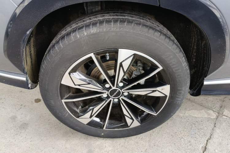 Used Roewe RX5 2023 1.5T Luxury Sliding-Screen Version Right Rear Wheel Hub