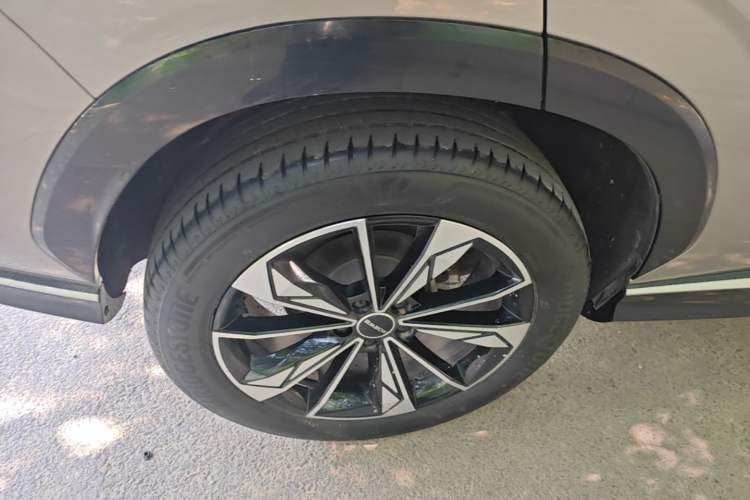Used Roewe RX5 2023 1.5T Elite Edition Right Rear Wheel Hub