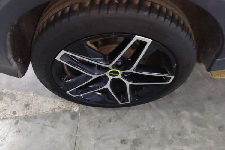 Used Roewe RX5 2023 PLUS 330TGI Automatic Trendsetting Smart Edition Right Rear Wheel Hub